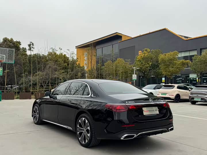 Photo 6 - Mercedes-Benz E-Class