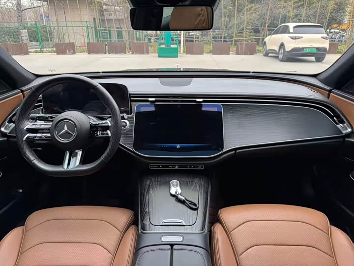 Photo 8 - Mercedes-Benz E-Class