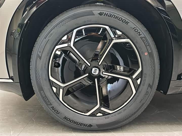 Фото 4 - Xiaomi YU7