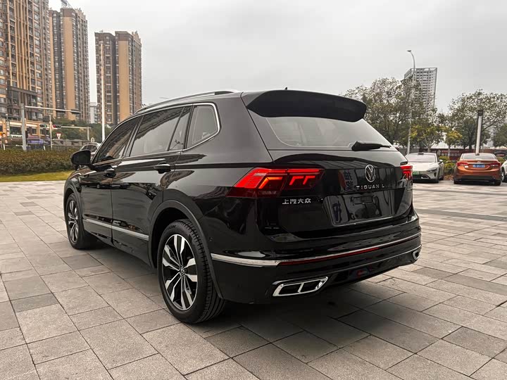 Фото 4 - Volkswagen Tiguan L Pro