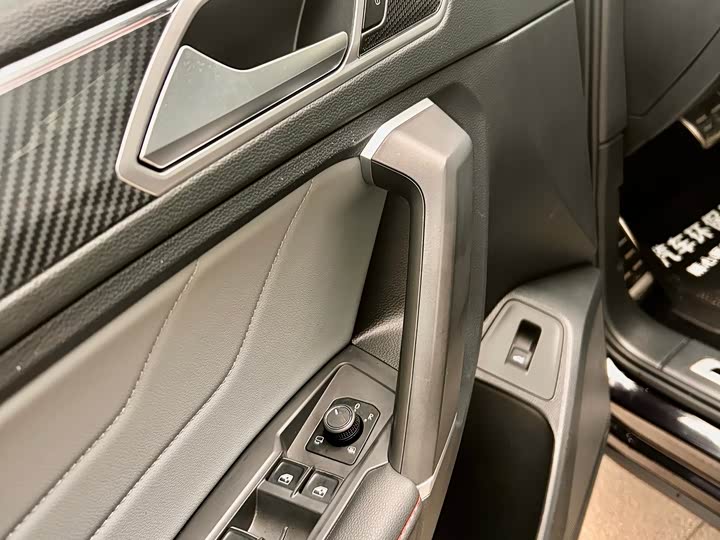 Фото 7 - Volkswagen Tiguan L Pro