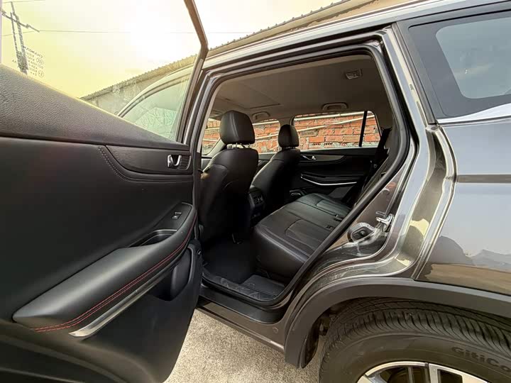 Фото 9 - Changan CS75