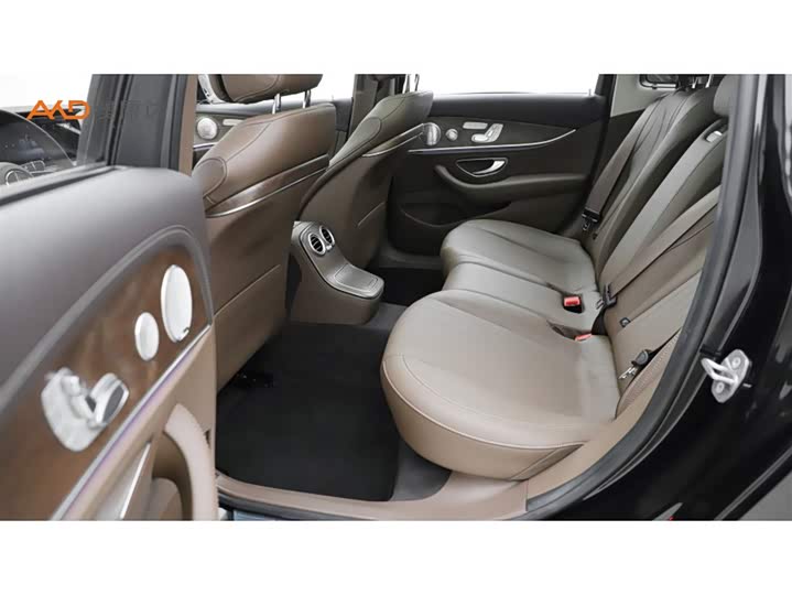 Photo 7 - Mercedes-Benz E-Class