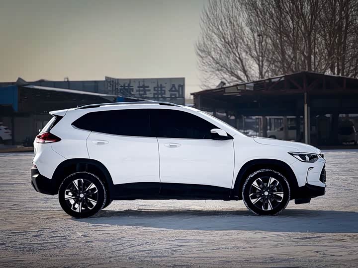 Фото 8 - Chevrolet Tracker