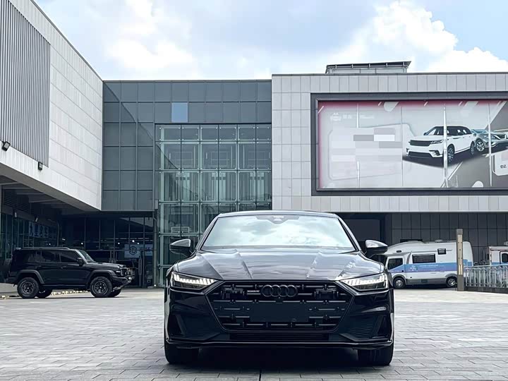 Фото 2 - Audi A7L