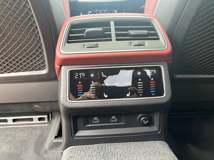 Фото 9 - Audi A7L