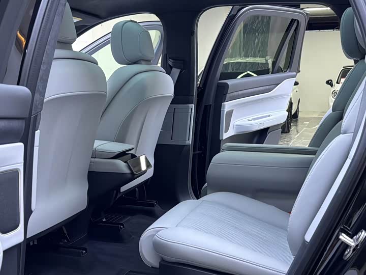 Фото 6 - Nio ES8