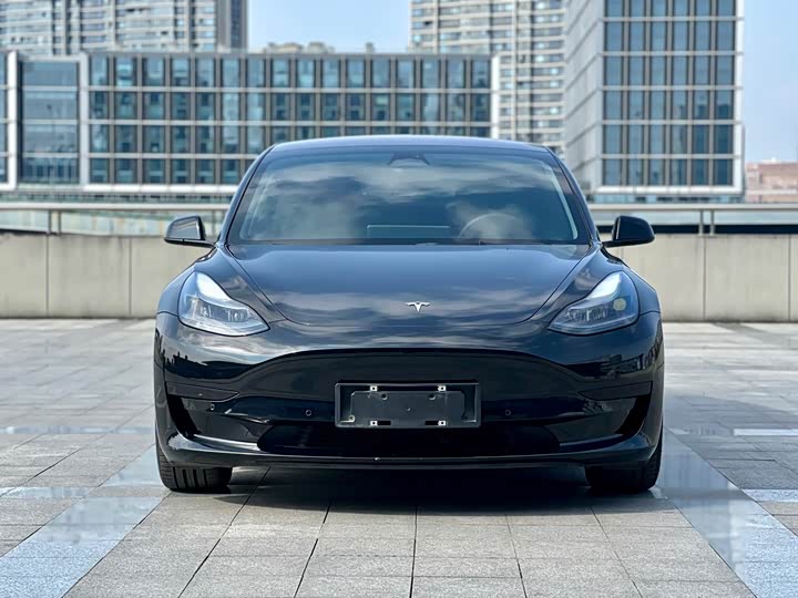 Фото 3 - Tesla Model 3