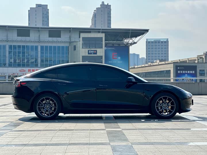 Фото 4 - Tesla Model 3