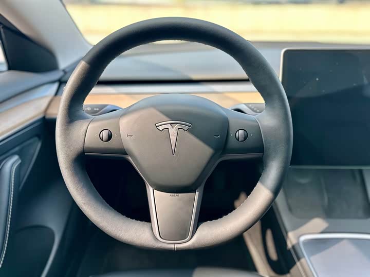 Фото 8 - Tesla Model 3