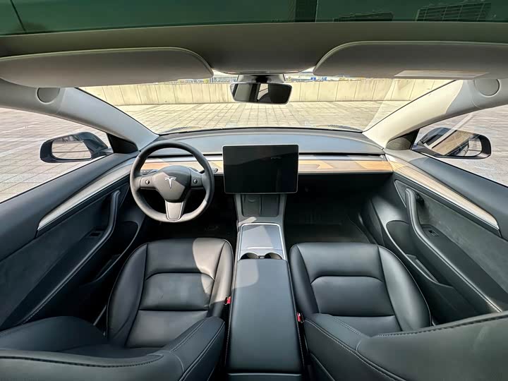 Фото 9 - Tesla Model 3