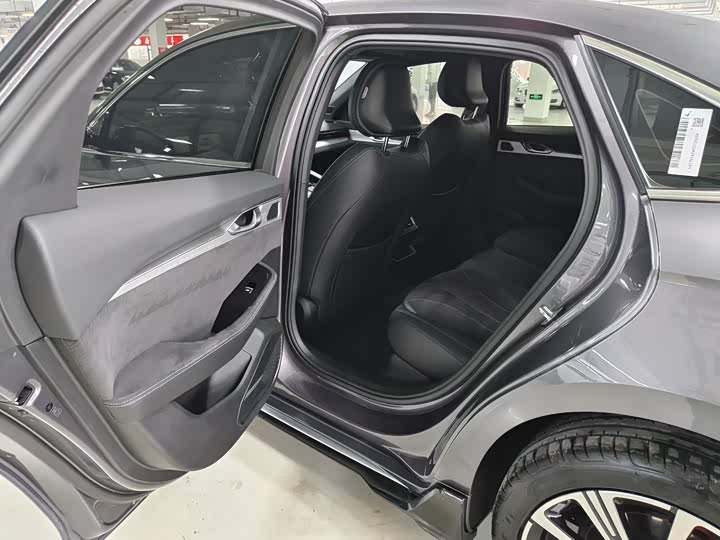 Фото 7 - Geely Preface