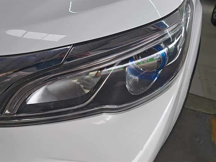 Фото 5 - Geely Vision X3