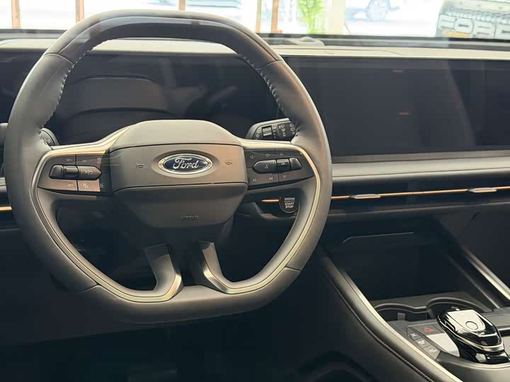 Фото 9 - Ford Edge