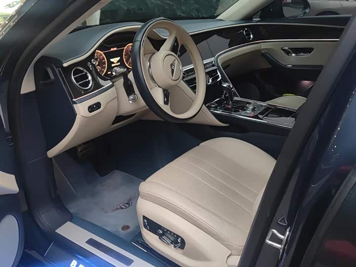 Фото 3 - Bentley Flying Spur