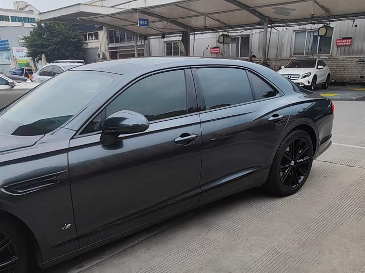 Фото 5 - Bentley Flying Spur