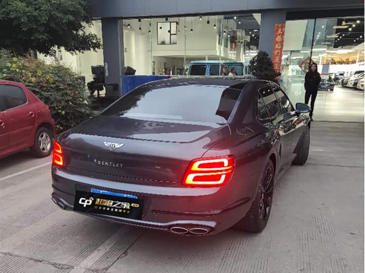 Фото 6 - Bentley Flying Spur