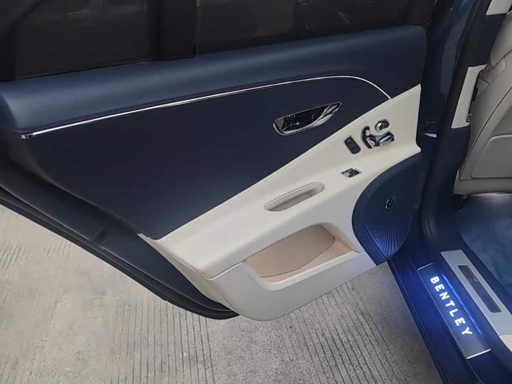 Фото 8 - Bentley Flying Spur