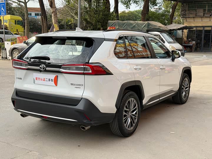 Фото 5 - Toyota Wildlander