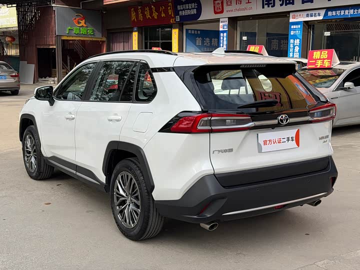 Фото 6 - Toyota Wildlander