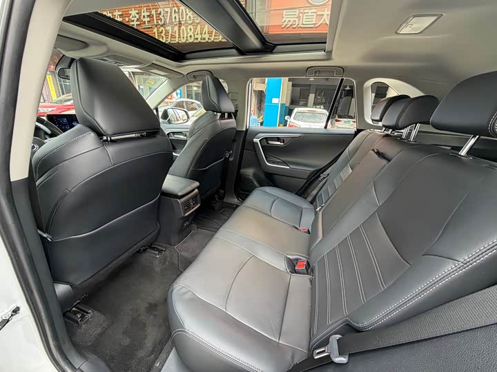 Фото 8 - Toyota Wildlander