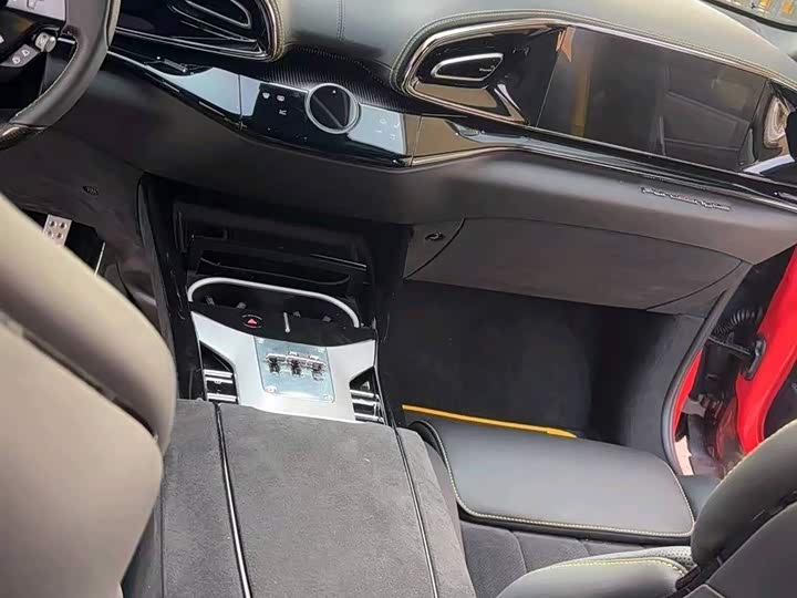 Фото 5 - Ferrari Purosangue