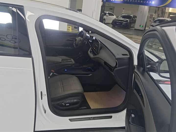 Фото 8 - Hongqi EH7