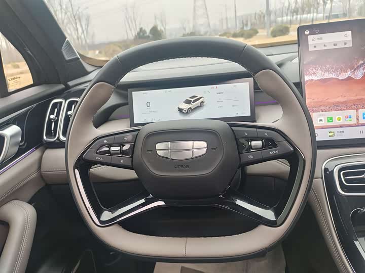 Photo 8 - Geely Atlas L