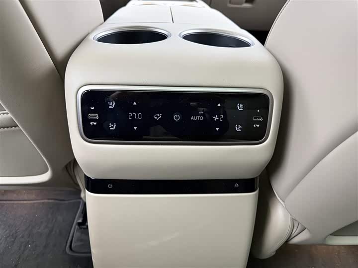 Фото 6 - LiXiang i8