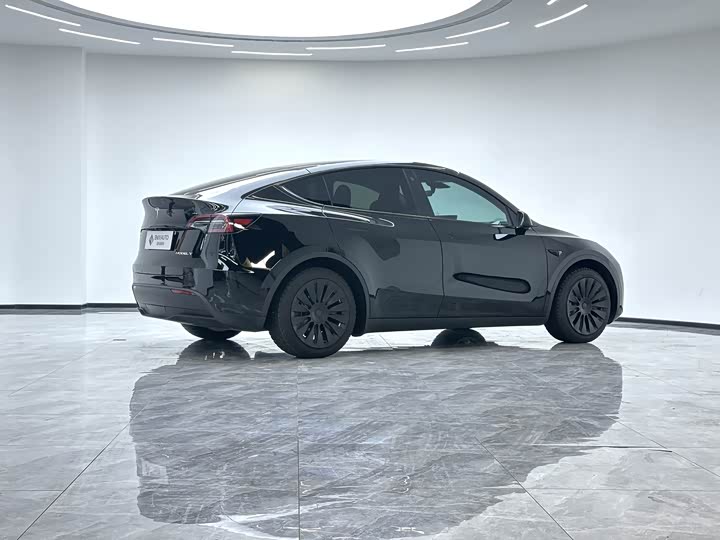 Фото 3 - Tesla Model Y