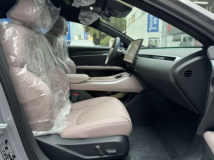 Фото 6 - XPeng Mona M03