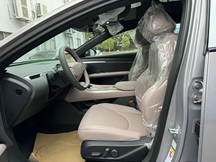 Фото 7 - XPeng Mona M03