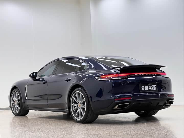 Фото 5 - Porsche Panamera