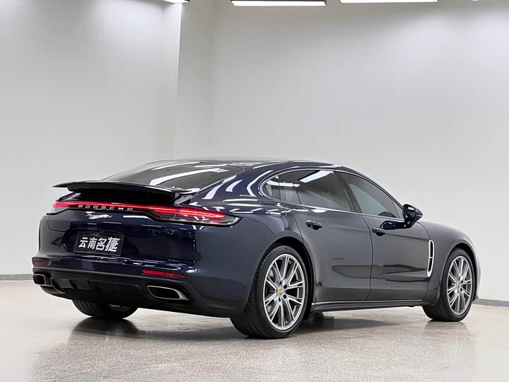 Фото 7 - Porsche Panamera