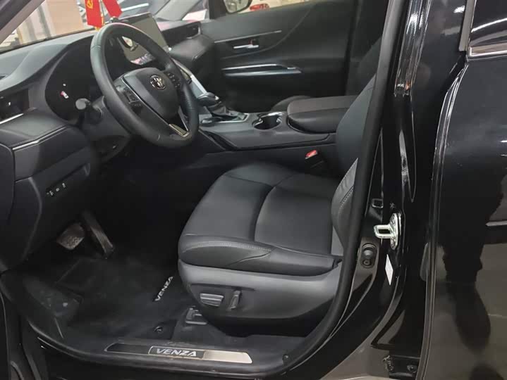 Фото 9 - Toyota Venza