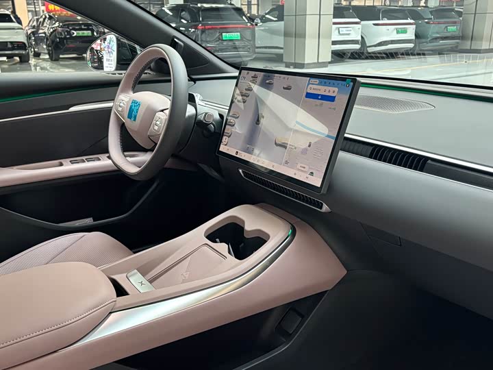 Фото 8 - XPeng Mona M03