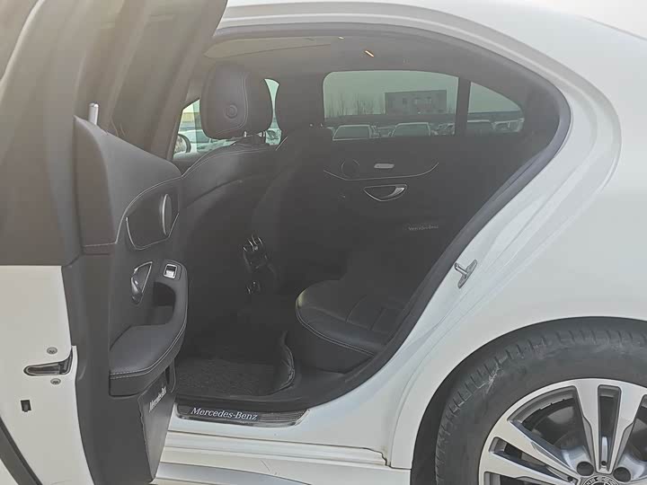 Фото 5 - Mercedes-Benz C-Class