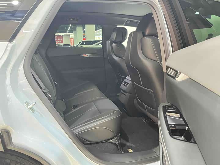 Фото 8 - Cadillac Optiq