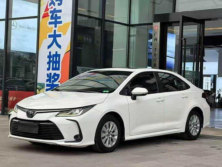 Фото 2 - Toyota Corolla