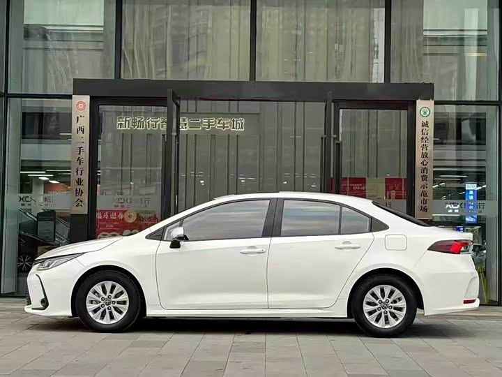 Фото 3 - Toyota Corolla