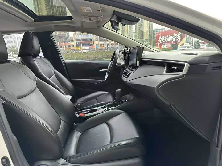 Фото 8 - Toyota Corolla