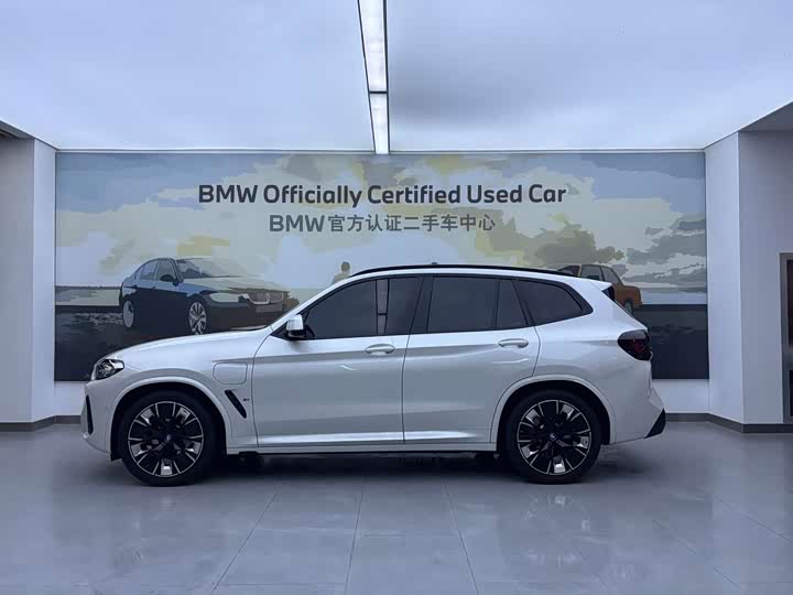 Фото 3 - BMW iX3