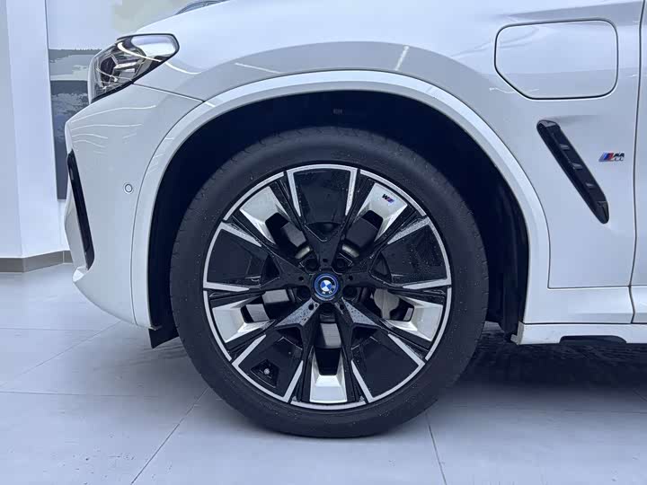Фото 8 - BMW iX3