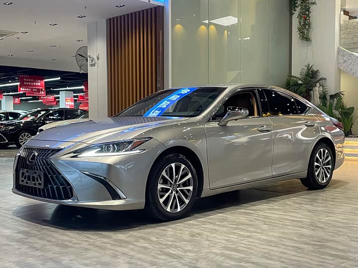 Фото 3 - Lexus ES