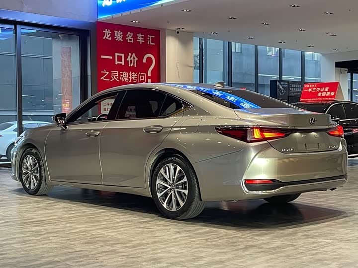 Фото 4 - Lexus ES