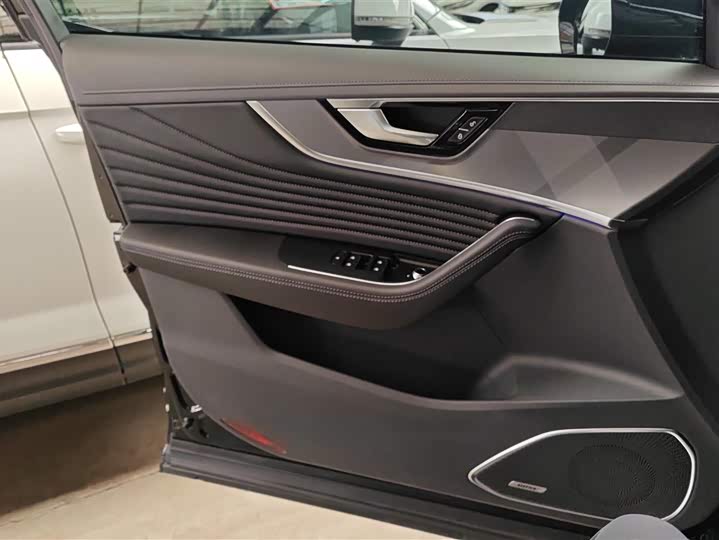 Photo 7 - Hongqi HS5