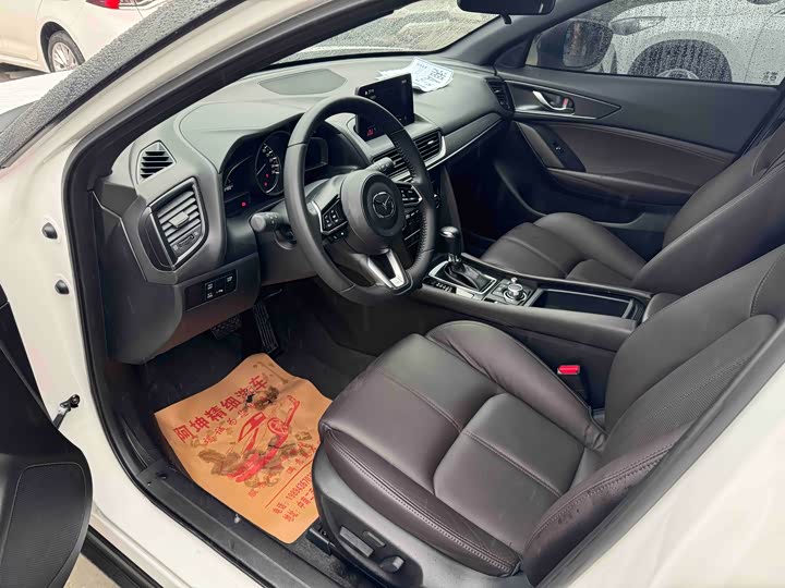 Фото 6 - Mazda CX-4