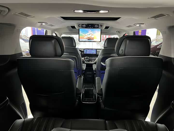 Photo 8 - Roewe iMax 8