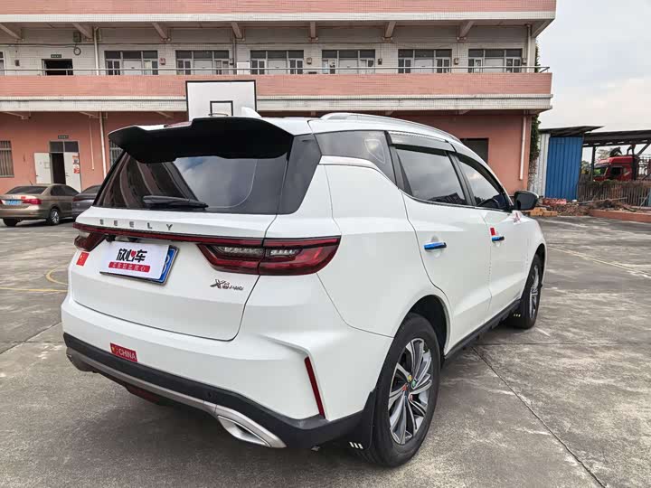 Фото 5 - Geely Vision X6