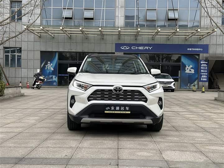 Фото 2 - Toyota RAV4